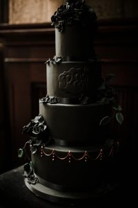Four-tier-traditional-wedding-cake-with-a-modern-twist